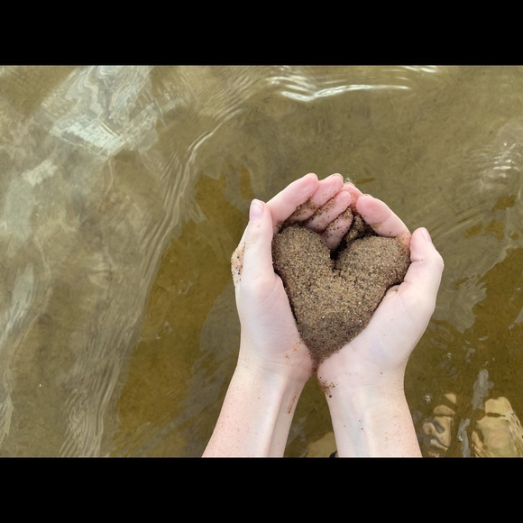 Cool clothes and hot fashion at great prices. Thanks for shopping with us. R&T - Picture 1 of 2